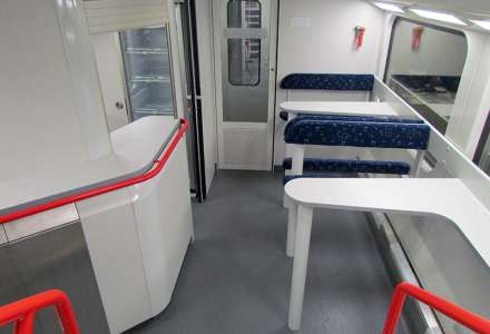 Buffet compartment in double-deck electric traction unit